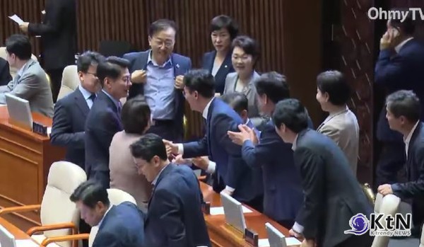 [속보] 김민석 총리 인준안 국회 통과…여야 합의 상법개정안도 가결  사진=2025 07.03 오마이  tv 영상갈무리  K trendy NEWS DB ⓒ케이 트렌디뉴스 무단전재 및 수집, 재배포금지