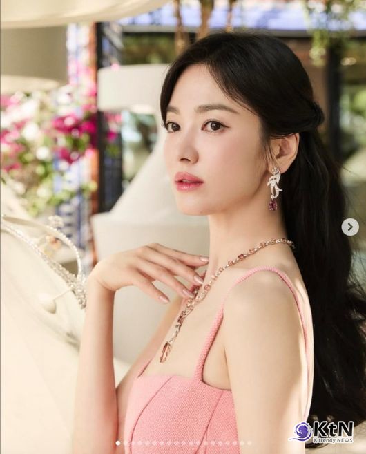 송혜교, 스페인에서도 레전드…핑크 드레스보다 더 빛난 여신 미모 사진=2025 07.03 송혜교 인스타그램 갈무리  K trendy NEWS DB ⓒ케이 트렌디뉴스 무단전재 및 수집, 재배포금지