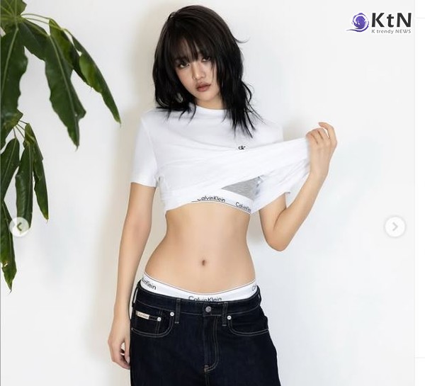 [K-TREND]] 이 조합 난리나...i-dle 민니 x 캘빈클라인, 섹시 복근·썸머 룩 공개  사진=2025 07.04 캘빈클라인 인스타그램 갈무리 K trendy NEWS DB ⓒ케이 트렌디뉴스 무단전재 및 수집, 재배포금지