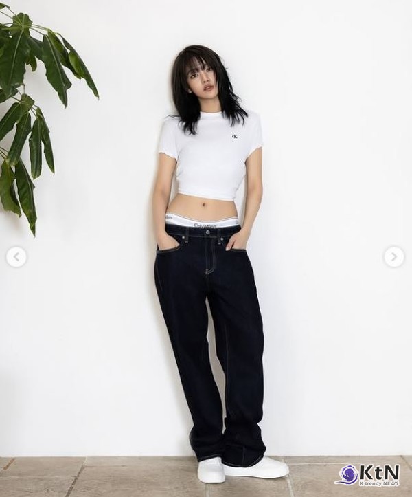 [K-TREND]] 이 조합 난리나...i-dle 민니 x 캘빈클라인, 섹시 복근·썸머 룩 공개  사진=2025 07.04 캘빈클라인 인스타그램 갈무리 K trendy NEWS DB ⓒ케이 트렌디뉴스 무단전재 및 수집, 재배포금지
