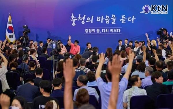 광주 이어 충청 찾은 이재명 대통령 “악성 채무, 개인 탓 아냐… 정부가 책임져야”  사진=2025 07.05  이재명 인스타그램 갈무리 4일 '충청에서 듣다, 충청 타운홀 미팅' 개최…지역 균형발전 등 소신 밝혀  K trendy NEWS DB ⓒ케이 트렌디뉴스 무단전재 및 수집, 재배포금지