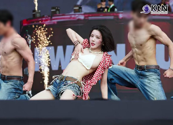 [STAR NOW] 셔츠 팍 풀어헤친 권은비, 섹시 큐티...워터밤 직캠 200만 뷰 돌파 사진=2025 07.07  유튜브 채널 ‘DaftTaengk’ K trendy NEWS DB ⓒ케이 트렌디뉴스 무단전재 및 수집, 재배포금지