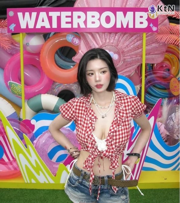 [STAR NOW] 와!...셔츠 팍 풀어헤친 권은비, 직캠 영상 200만 뷰 돌파  사진=2025 07.07 권은비 SNS  유튜브 채널 ‘DaftTaengk’ K trendy NEWS DB ⓒ케이 트렌디뉴스 무단전재 및 수집, 재배포금지