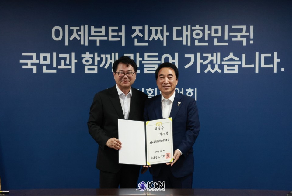 박수현 , 국정기획위원회 균형성장특별위원장 위촉 - 5극 3특 기반 국가균형성장 전략 추진 본격 착수/사진=더불어민주당 박수현 국회의원실, K trendy NEWS DB ⓒ케이 트렌디뉴스 무단전재 및 수집, 재배포금지