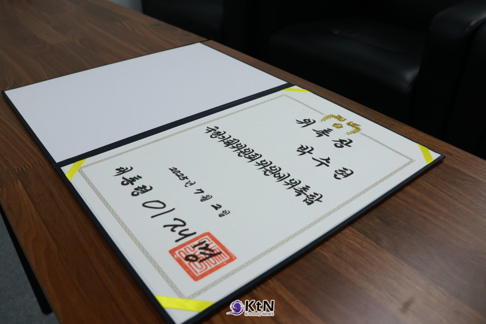  박수현 국회의원 ( 충남 공주시 · 부여군 · 청양군 ) 이 7 일 ( 월 ) 대통령 직속 국정기획위원회 산하 균형성장특별위원회 ( 이하 ‘ 균형성장특위 ’) 위원장으로 공식 위촉됐다 ./사진=더불어민주당 박수현 국회의원실, K trendy NEWS DB ⓒ케이 트렌디뉴스 무단전재 및 수집, 재배포금지