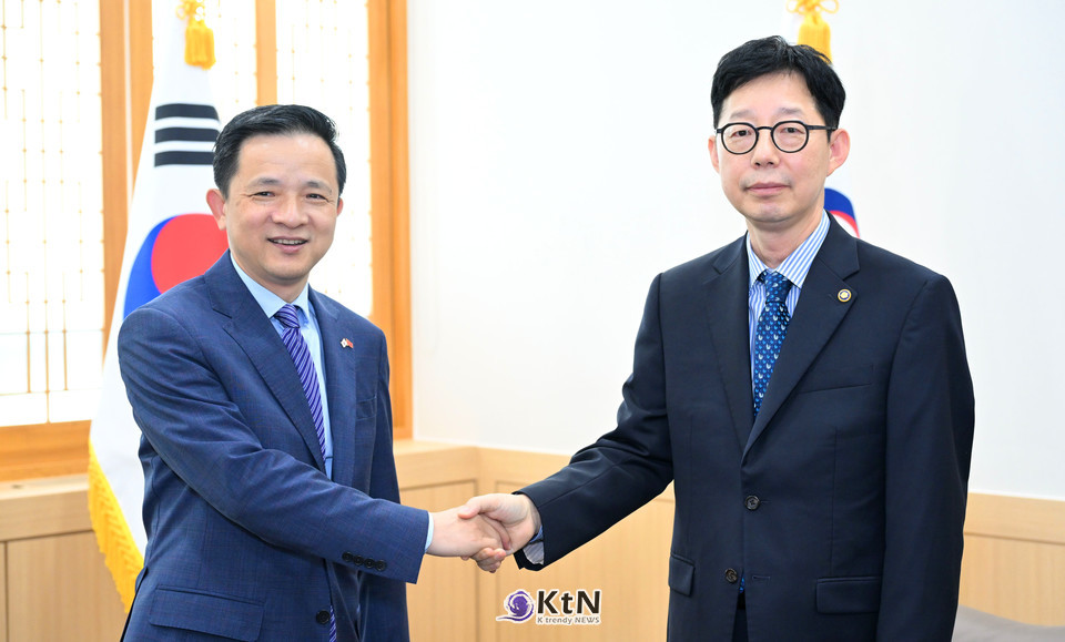 다이빙(戴兵, Dai Bing) 신임 주한중국대사(좌측), 박윤주 외교부 제1차관 접견 /사진=외교부 , K trendy NEWS DB ⓒ케이 트렌디뉴스 무단전재 및 수집, 재배포금지