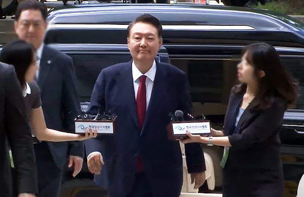 ‘구속이냐, 귀가냐’…윤석열 전 대통령, 172일 만에 다시 법정에 서다   사진=2025 07.09  mbc 영상 갈무리 K trendy NEWS DB ⓒ케이 트렌디뉴스 무단전재 및 수집, 재배포금지