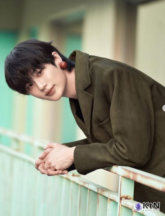 변우석, '나 혼자만 레벨업' 성진우 확정…넷플릭스 실사 판타지의 얼굴  사진=2025 07.10 프라다 변우석 인스타그램  K trendy NEWS DB ⓒ케이 트렌디뉴스 무단전재 및 수집, 재배포금지