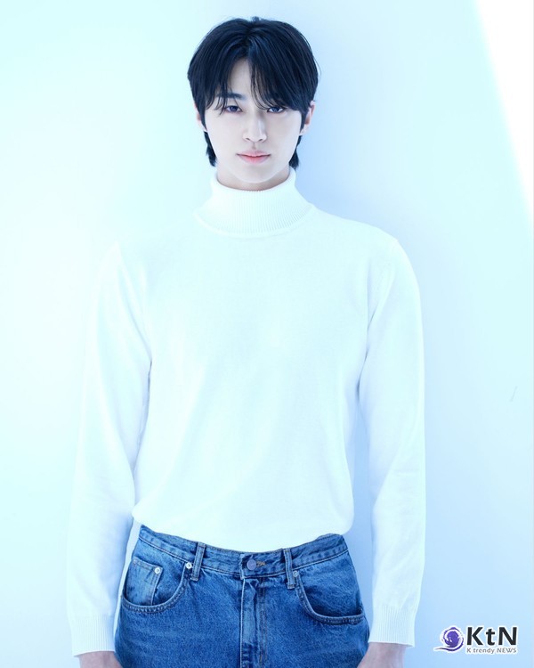 변우석, '나 혼자만 레벨업' 성진우 확정…넷플릭스 실사 판타지의 얼굴  사진=2025 07.10 변우석 인스타그램 / 포스터 갈무리  K trendy NEWS DB ⓒ케이 트렌디뉴스 무단전재 및 수집, 재배포금지