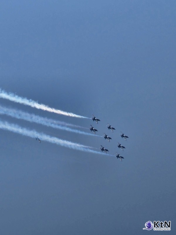 “밥 먹다 놀랐다”…공군 블랙이글스, 한강 상공 전투기 소리에 도심 소란  사진=2025 07.10  엑스 갈무리 K trendy NEWS DB ⓒ케이 트렌디뉴스 무단전재 및 수집, 재배포금지