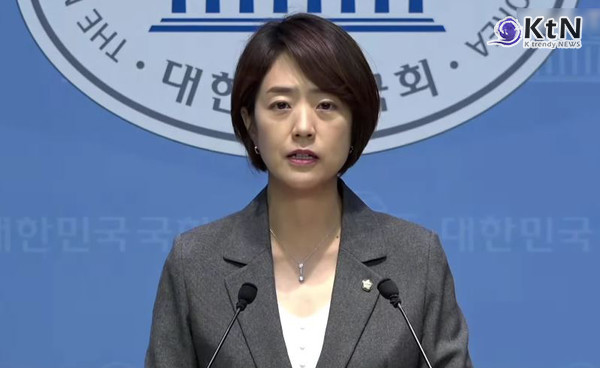 "유명 연예인 대항하는 우파 셀럽 양성· 네이버 감시" 고민정, 극우 양성부대 리박스쿨의 음모 공개!  사진=2025 07.10 오마이 뉴스 영상 갈무리 K trendy NEWS DB ⓒ케이 트렌디뉴스 무단전재 및 수집, 재배포금지