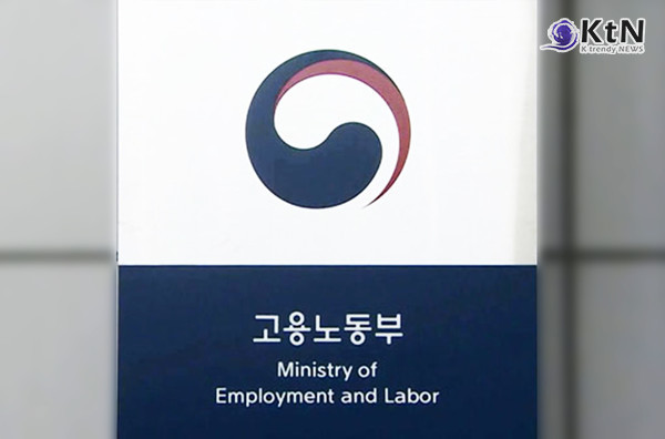 체감온도 33도 넘으면, 2시간마다 최소 20분 쉬어야 한다..."다음 주 시행"  사진=2025 07.11  고용노동부는 11일 개최된 제631회 규제개혁위원회에서 '2시간마다 20분 이상 휴식부여(체감온도 33도 이상)' 등을 의무화하는 내용을 담은 '산업안전보건기준에 관한 규칙' 개정안이 규제심사를 통과했다고 밝혔다. 고용 노동부 K trendy NEWS DB ⓒ케이 트렌디뉴스 무단전재 및 수집, 재배포금지​​​​​​​