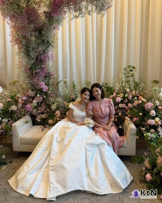 "6개월 안에 시집 못 가면 평생 못 간다는데" 김준호♥김지민 결혼식 부케 받은 한윤서 어쩌나!  사진=2025 07.14 한윤서 인스타그램 갈무리  K trendy NEWS DB ⓒ케이 트렌디뉴스 무단전재 및 수집, 재배포금지