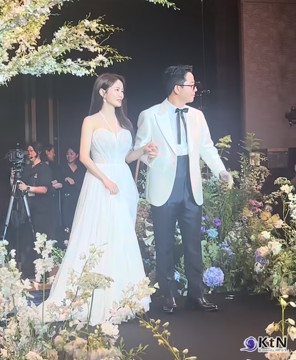 "6개월 안에 시집 못 가면 평생 못 간다는데" 김준호♥김지민 결혼식 부케 받은 한윤서 어쩌나!  사진=2025 07.14 =박성광 SNS 인스타그램 갈무리  K trendy NEWS DB ⓒ케이 트렌디뉴스 무단전재 및 수집, 재배포금지