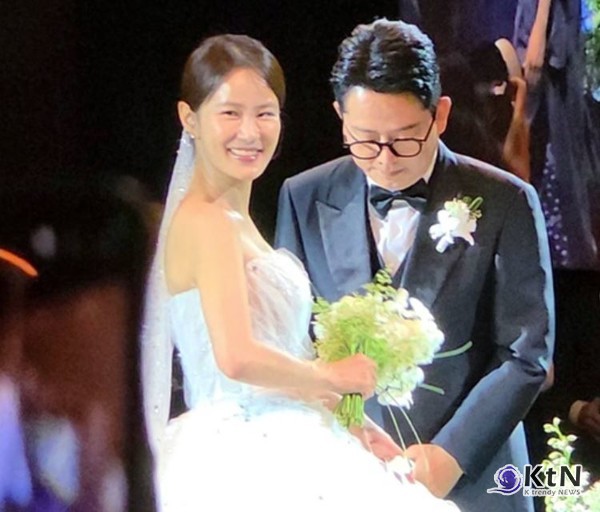 "6개월 안에 시집 못 가면 평생 못 간다는데" 김준호♥김지민 결혼식 부케 받은 한윤서 어쩌나!  사진=2025 07.14 = 김준호 SNS 갈무리  K trendy NEWS DB ⓒ케이 트렌디뉴스 무단전재 및 수집, 재배포금지