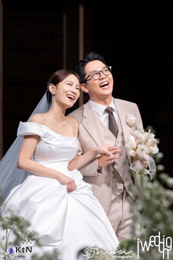 [스타웨딩+] '김준호♥'김지민, 결혼식 드레스만 3벌…아이유 드레스 디자이너 작품으로 ‘여신 강림’  사진=2025 07.14  사진제공=아이웨딩 K trendy NEWS DB ⓒ케이 트렌디뉴스 무단전재 및 수집, 재배포금지