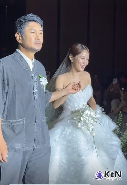 "6개월 안에 시집 못 가면 평생 못 간다는데" 김준호♥김지민 결혼식 부케 받은 한윤서 어쩌나!  사진=2025 07.14 =박성광 SNS 인스타그램 갈무리  K trendy NEWS DB ⓒ케이 트렌디뉴스 무단전재 및 수집, 재배포금지