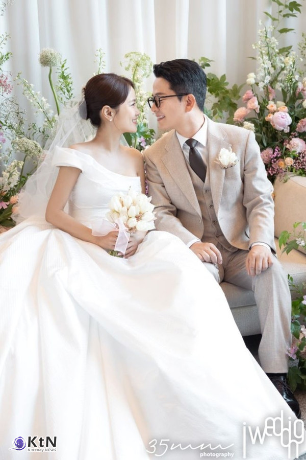 [스타웨딩+] '김준호♥'김지민, 결혼식 드레스만 3벌…아이유 드레스 디자이너 작품으로 ‘여신 강림’  사진=2025 07.14  사진제공=아이웨딩 K trendy NEWS DB ⓒ케이 트렌디뉴스 무단전재 및 수집, 재배포금지