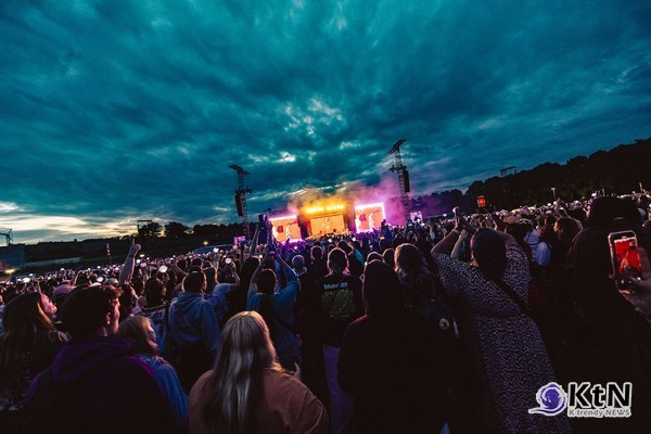 "미쳐볼 준비됐나" 제이홉, 롤라팔루자 무대 장악…BTS 메들리에 한국어 떼창까지  사진=2025 07.14  방탄소년단(BTS) 빅히트뮤직  / 편집 K trendy NEWS DB ⓒ케이 트렌디뉴스 무단전재 및 수집, 재배포금지