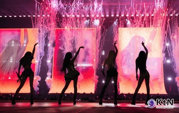 'K팝 그룹 전 세계 최초' 블랙핑크, 스포티파이 순위도'JUMP'...브루노 마스와 LA 무대 장악  사진=2025 07.14  YG엔터테인먼트  K trendy NEWS DB ⓒ케이 트렌디뉴스 무단전재 및 수집, 재배포금지