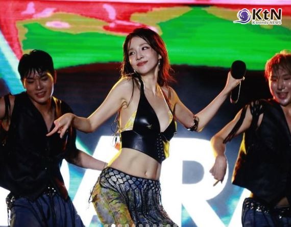 '2NE1' 산다라박, 시원하게 헐벗었다...파격 노출로 싱가포르 워터밤 장악 사진=2024.8.27 인스타그램 갈무리 K trendy NEWS DB ⓒ케이 트렌디뉴스 무단전재 및 수집, 재배포금지 