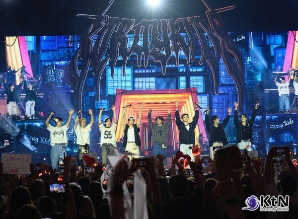 스키즈, 독일 월드컵 스타디움 입성… 아시아 아티스트 최초 ‘도이체 방크 파르크’ 단독 공연 성료 사진=2025 07.17 K trendy NEWS DB ⓒ케이 트렌디뉴스 무단전재 및 수집, 재배포금지 사진=2025 07.17 JYP엔터테인먼트 K trendy NEWS DB ⓒ케이 트렌디뉴스 무단전재 및 수집, 재배포금지