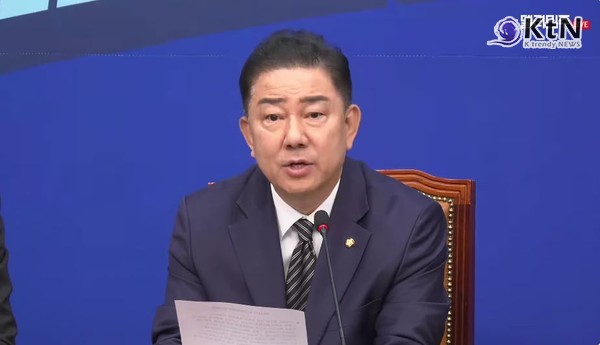 김병기 "채 상병 순직 2주기, 정부 무한 책임져야…특검 진실 밝힐 것" 사진=2025 07.18  델리민주 영상 갈무리 K trendy NEWS DB ⓒ케이 트렌디뉴스 무단전재 및 수집, 재배포금지