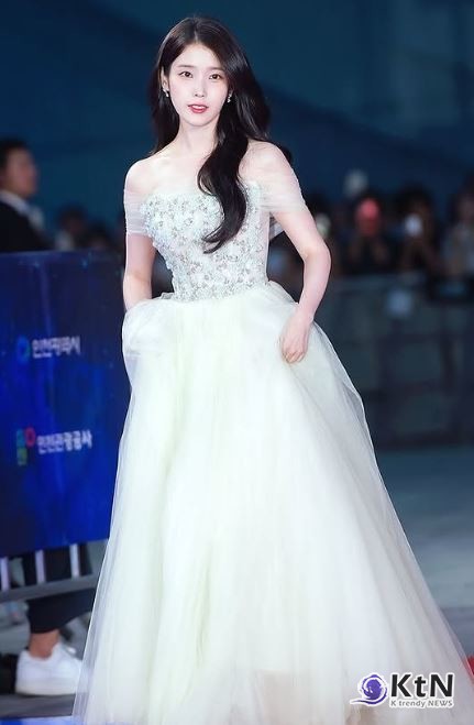 “급장이야! 장원이야!”...아이유·박보검, 다시 만난 애순♥관식 트로피 투샷  사진=2025 07.19 아이유 인스타그램 갈무리  K trendy NEWS DB ⓒ케이 트렌디뉴스 무단전재 및 수집, 재배포금지