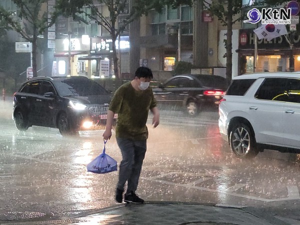 [오늘 날씨] 초복 일요일, 낮 최고 41도…수도권엔 새벽 폭우까지  사진=2025 07.19 K trendy NEWS DB ⓒ케이 트렌디뉴스 무단전재 및 수집, 재배포금지