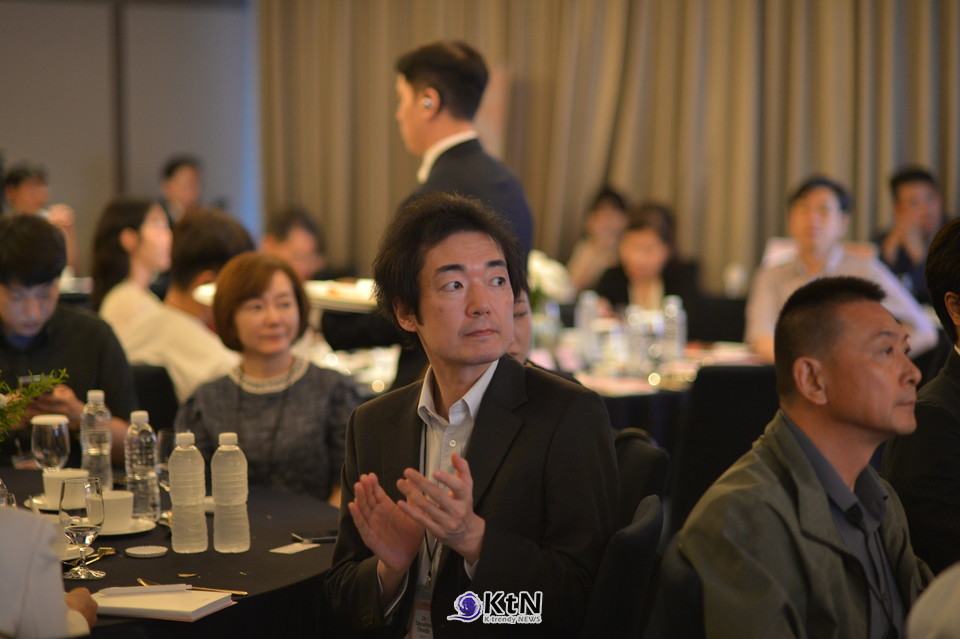  일본 도쿄에서 방문한 오카다 타카히로 원장(Tokyo Skin / Plastic Surgery Clinic)과 중국 EDA 회사 부사장 토니 자오(Tony Zhao) /사진=K trendy NEWS DB ⓒ케이 트렌디뉴스 무단전재 및 수집, 재배포금지