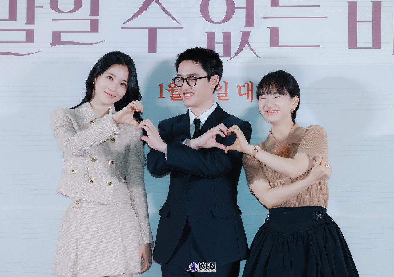 영화 '말할 수 없는 비밀' 언론 시사회에 배우 신예은, 도경수, 원진아가 참석해 포즈를 취하고 있다. / 사진=K trendy NEWS DB ⓒ케이 트렌디뉴스 무단전재 및 수집, 재배포금지.