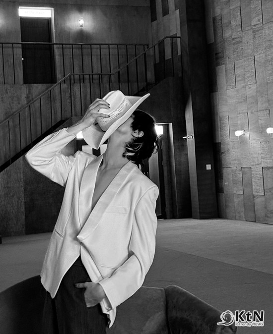 변우석, 단추 하나로 심장 저격…복근과 눈빛 사이, 울프컷 변신에 치명적 소년미 발산 사진=2025 07.23 SNS 갈무리 K trendy NEWS DB ⓒ케이 트렌디뉴스 무단전재 및 수집, 재배포금지