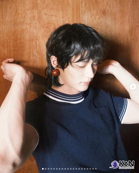 변우석, 단추 하나로 심장 저격…복근과 눈빛 사이, 울프컷 변신에 치명적 소년미 발산 사진=2025 07.23 SNS 갈무리 K trendy NEWS DB ⓒ케이 트렌디뉴스 무단전재 및 수집, 재배포금지