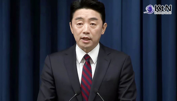 대통령실, 100일 내 공직문화 5대 과제 추진…“공무원이 위축되지 않도록 일하는 방식 자체를 바꾼다”     사진=2025 07.24  ktv 갈무리 강훈식 대통령실 비서실장  K trendy NEWS DB ⓒ케이 트렌디뉴스 무단전재 및 수집, 재배포금지