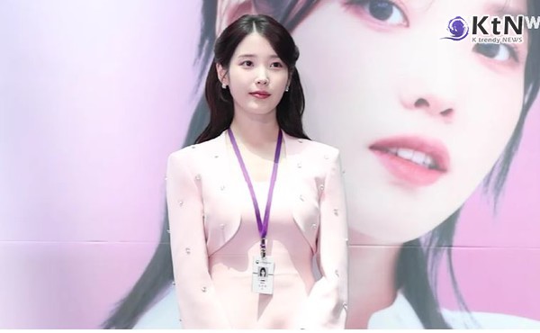 아이유, 인천공항세관 홍보대사 위촉…“불법 반입 근절 앞장설 것”  사진=2025 07.25 스타뉴스 유튜브 길무리  K trendy NEWS DB ⓒ케이 트렌디뉴스 무단전재 및 수집, 재배포금지