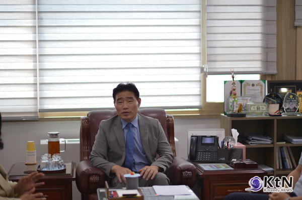 김운남 고양특례시의장 인타뷰. 사진=K trendy NEWS DB ⓒ케이 트렌디뉴스 무단전재 및 수집, 재배포금지