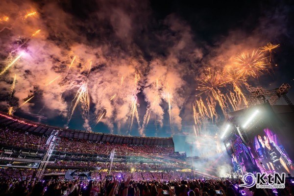 “지구 7바퀴를 돌았다” 스트레이 키즈, 유럽도 무릎 꿇어…8만 명 앞에서 ‘K팝 새 역사’  사진=2025 07.28  스트레이 키즈 월드투어 dominATE_서울 KSPO DOME 공연. (사진 = JYP엔터테인먼트 제공)   K trendy NEWS DB ⓒ케이 트렌디뉴스 무단전재 및 수집, 재배포금지