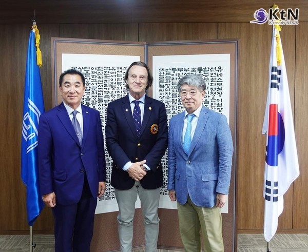 2023년7월27일 유네스코 한국위원회 방문 (왼쪽) 최재춘 KOREA 태권도 유네스코 추진단장, (중앙)키틴 무노즈 (Kitin Munoz) 유네스코 친선대사, (오른쪽) 한경구 유네스코 한국위원회 사무총장/사진=KOREA유네스코추진단,ⓒ케이 트렌디뉴스 무단전재 및 수집, 재배포금지
