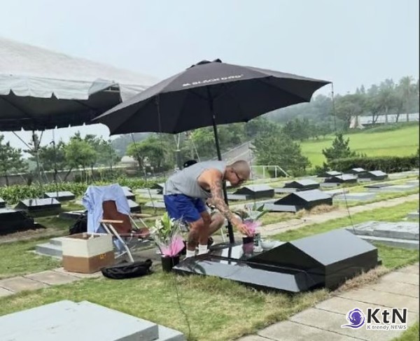 故서희원 향한 구준엽의 끝없는 사랑… 묘비 문구에 무너진 마음  사진=2025 07.29 온라인 커뮤니티 K trendy NEWS DB ⓒ케이 트렌디뉴스 무단전재 및 수집, 재배포금지