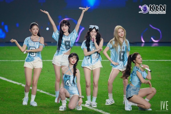 아이브 시축 의상 논란에 레이 직접 해명 “입고 싶은 대로 리폼 부탁한 것” [숏츠]  사진=2025 07.31  아이브 엑스 갈무리 K trendy NEWS DB ⓒ케이 트렌디뉴스 무단전재 및 수집, 재배포금지