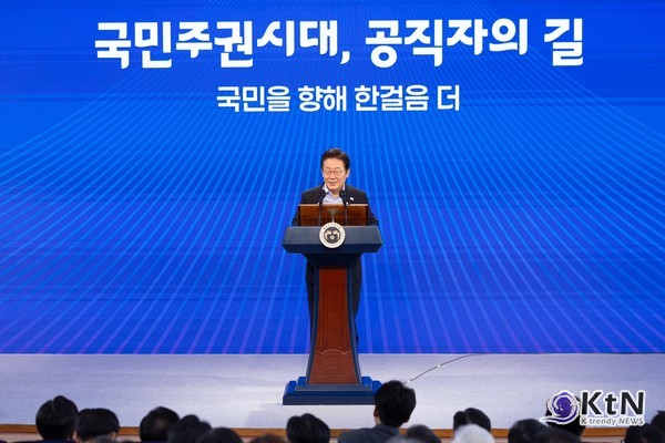 '한미 관세 타결' 이재명 “공직자의 권력은 국민에게서…정책 감사 폐지 검토해야”  사진=2025 07.31  이재명 대통령 페이스북  갈무리 K trendy NEWS DB ⓒ케이 트렌디뉴스 무단전재 및 수집, 재배포금지