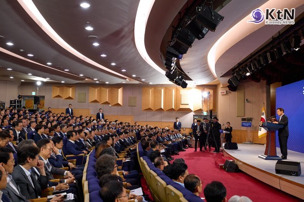 '한미 관세 타결' 이재명 “공직자의 권력은 국민에게서…정책 감사 폐지 검토해야”  사진=2025 07.31  이재명 대통령 페이스북  갈무리 K trendy NEWS DB ⓒ케이 트렌디뉴스 무단전재 및 수집, 재배포금지