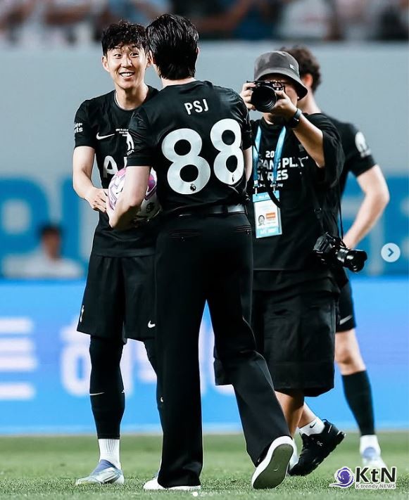 손흥민, 작별 인사 팬감동...토트넘과 10년 동행 서울에서 마침표 [숏츠]  사진=2025 08.04  박서준 시구  spursofficial  K trendy NEWS DB ⓒ케이 트렌디뉴스 무단전재 및 수집, 재배포금지