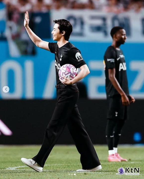 손흥민, 작별 인사 팬감동...토트넘과 10년 동행 서울에서 마침표 [숏츠]  사진=2025 08.04  박서준 시구  spursofficial  K trendy NEWS DB ⓒ케이 트렌디뉴스 무단전재 및 수집, 재배포금지