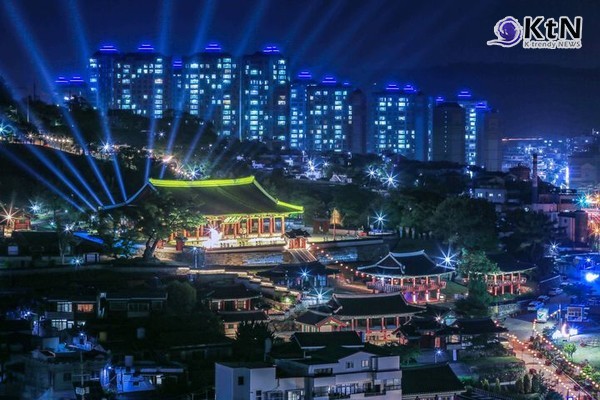 [미디어아트 트렌드] 전통과 기술이 공존하는 밤… ‘2025 국가유산 미디어아트’가 던진 질문  사진=2025 08.04  통영 삼도수군통제영 (사진=국가유산청 제공)  K trendy NEWS DB ⓒ케이 트렌디뉴스 무단전재 및 수집, 재배포금지