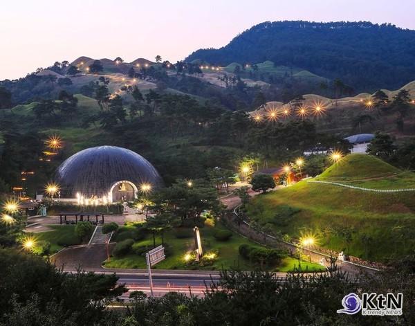 [미디어아트 트렌드] 전통과 기술이 공존하는 밤… ‘2025 국가유산 미디어아트’가 던진 질문  사진=2025 08.04   고령은 9월 19일부터 10월 12일까지 ‘대가야, 열두 개의 별’ (사진=국가유산청 제공)  K trendy NEWS DB ⓒ케이 트렌디뉴스 무단전재 및 수집, 재배포금지