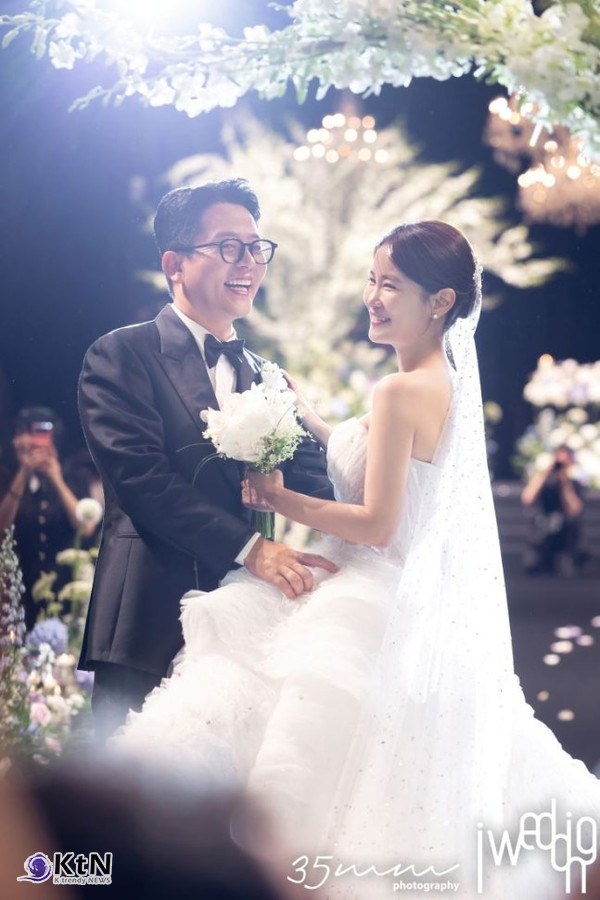 [스타웨딩+] '김준호♥'김지민, 결혼식 드레스만 3벌…아이유 드레스 디자이너 작품으로 ‘여신 강림’  사진=2025 07.14  사진제공=아이웨딩 K trendy NEWS DB ⓒ케이 트렌디뉴스 무단전재 및 수집, 재배포금지