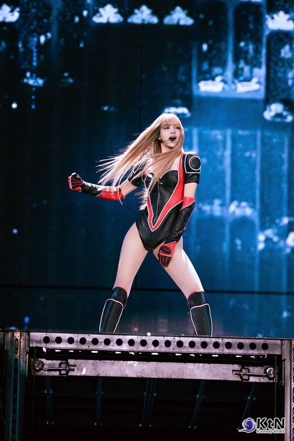 블랙핑크, 프랑스 파리서 11만 명 운집... 유럽 투어 다음은 英 런던 웸블리  사진=2025 08.07  리사 YG엔터테인먼트 K trendy NEWS DB ⓒ케이 트렌디뉴스 무단전재 및 수집, 재배포금지