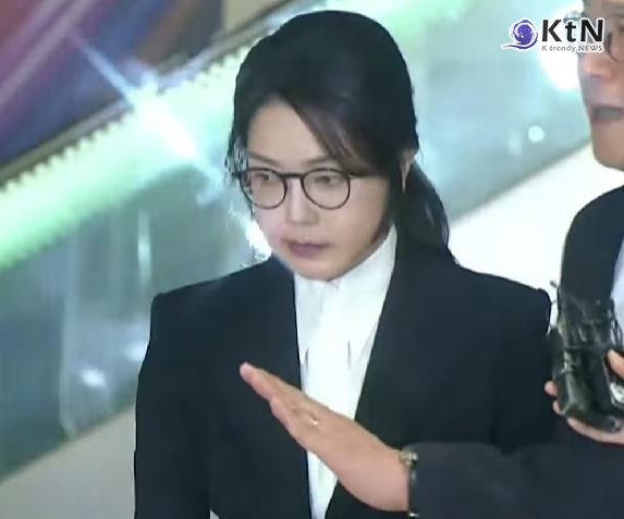 [속보] '특검, 김건희 여사 구속영장 청구…주가조작·공천개입·통일교 의혹 핵심  사진=2025 08.07  jtbc  유튜브 영상 갈무리 K trendy NEWS DB ⓒ케이 트렌디뉴스 무단전재 및 수집, 재배포금지