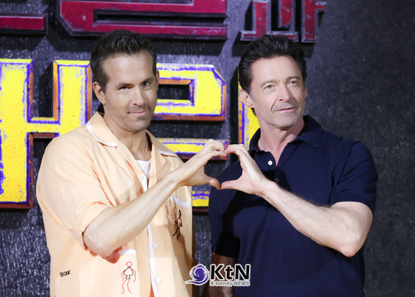 기네스 팰트로, 김치 손 올리기…잭 블랙·엠마 왓슨·휴 잭맨까지 번지는 한식 열풍 K-푸드의 힘 사진=2025 08.18  라이언 레이놀즈는 내한 프로모션에서 직접 김밥을 싸고 팬들과 공유해 화제가 됐다. 휴 잭맨은 LA의 한식당 단골로, 김치와 떡볶이를 ‘소울 푸드’라 칭하며 SNS에서 공개   K trendy NEWS DB ⓒ케이 트렌디뉴스 무단전재 및 수집, 재배포금지